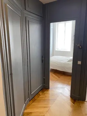 Un ou plusieurs lits dans un hébergement de l'établissement Beautiful 3BR Apt in Lyon Center