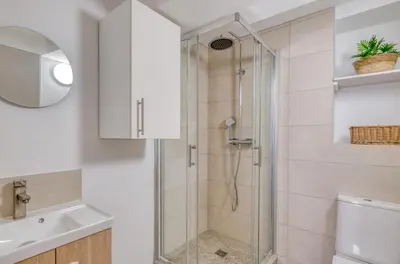 Salle de bains dans l'établissement L'Escale charmante & cosy - T2 - Montluel