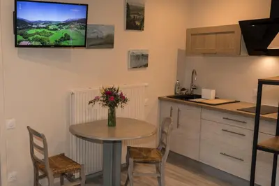 Cuisine ou kitchenette dans l'établissement Agréable logement indépendant avec véranda