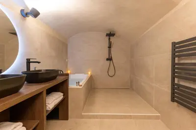 Salle de bains dans l'établissement Cocoon du vieux Lyon - Luxury apartment - Balneo