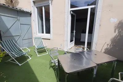 Terrasse ou espace extérieur de l'établissement Classé 4 étoiles - Cybèle - Centre ville 2 Chambres, cour privative et Garage