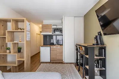 Cuisine ou kitchenette dans l'établissement Studio Charpennes - Parking privé gratuit